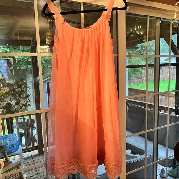 Elegant Pink Lace Trim Nightgown - Picture 10 of 12